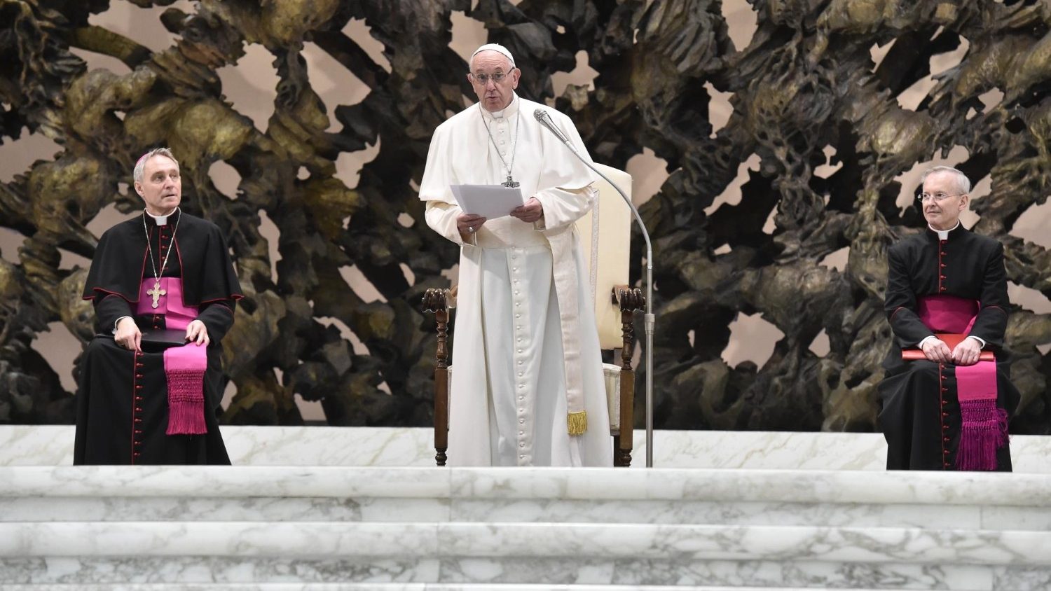 Auguri Del Papa Ai Dipendenti Vaticani Diversi Santi Lavorano Qui