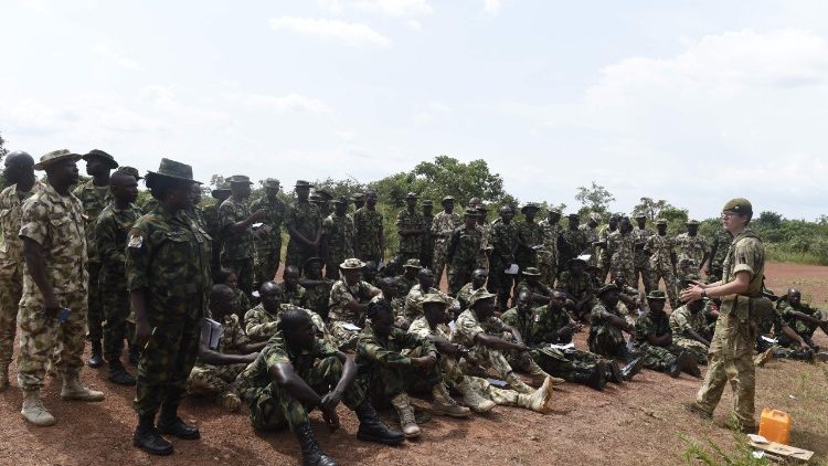 Soldaten in Nigeria trainieren für ihren Einsatz gegen Terroristen