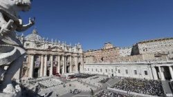 vatican-pope-mass-canonization-1508060206446