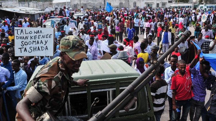 Clima de tensão marca país africano há anos em situação de contínuas violências