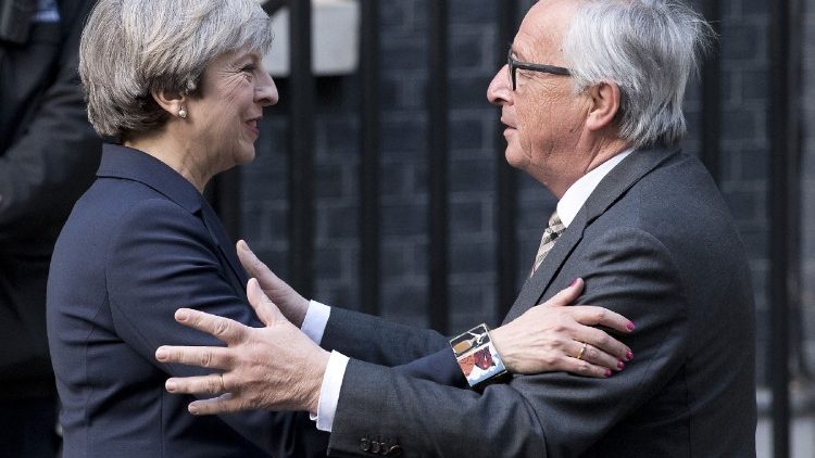 Sagen sich bald Goodbye: Theresa May und Jean-Claude Juncker