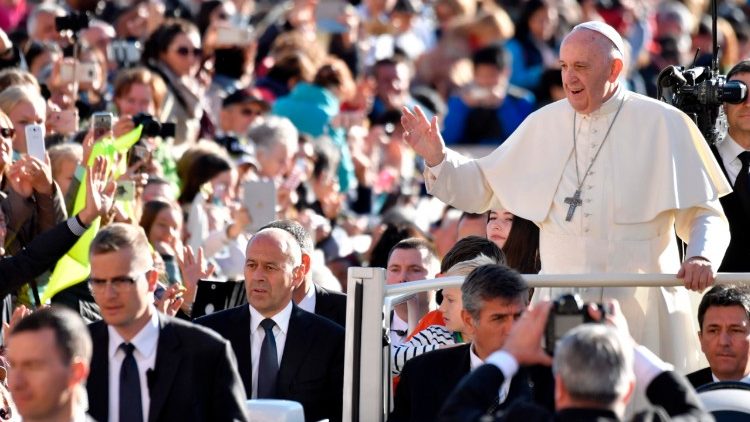 Le Pape François place Saint-Pierre le 25 octobre 