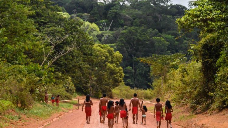 Tribu Waiapi, Amazonas, foto de archivo