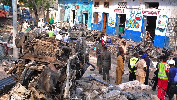 La distruzione dopo un attacco terroristico - Somalia (AFP ottobre 2017 )