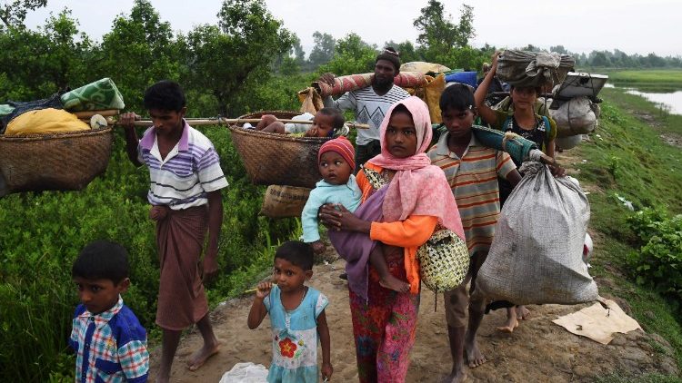 Des réfugiés Rohingyas fuyant au Bangladesh, le 2 novembre 2017