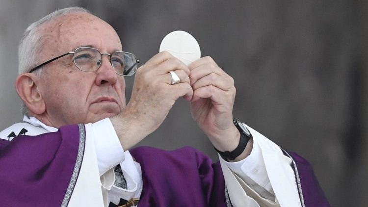 Papa Francisco en la misa de la Solemnidad de todos los Fieles difuntos