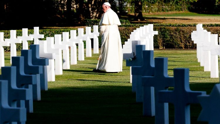 Le Pape François le 2 novembre au cimetière militaire américain de Nettuno 