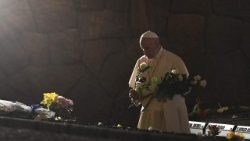 italy-pope-commemoration-fosse-ardeatine-1509641051192