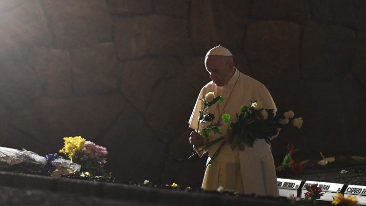 Pope Francis pays homage to victims of the Ardeatine Caves massacre