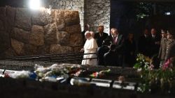 italy-pope-commemoration-fosse-ardeatine-1509642241191