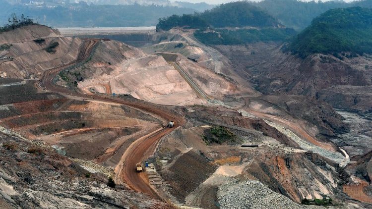 La miniera di Mariana in Brasile: l'incidente alla diga ha causato 19 vittime