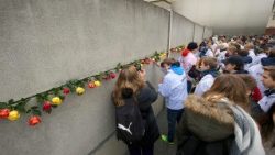 germany-history-wall-commemoration-1510234194640