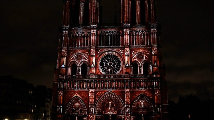 Illuminations à Notre Dame de Paris, le 11 novembre 2017.