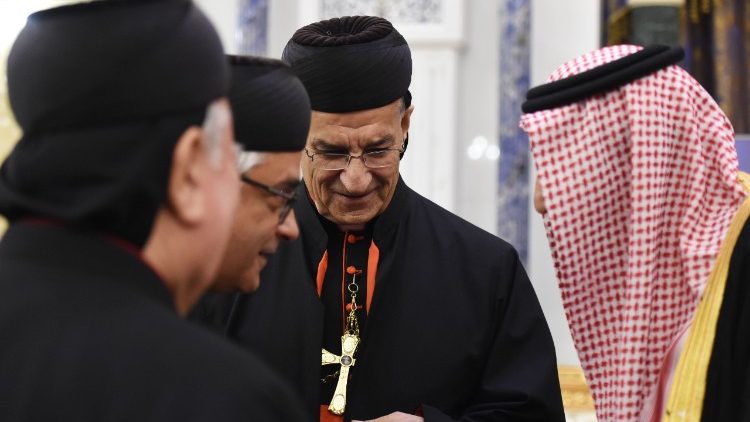 Patriarca Maronita Raï, arcebispo de Beirute Dom Paul Matar e arcebispo de Zgharta, Dom Paul Abdel Ster, recebidos pelo rei Salman Bin Abdulaziz 