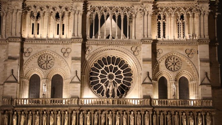 La façade de la Cathédrale Notre-Dame à Paris. Image d'illustration. 