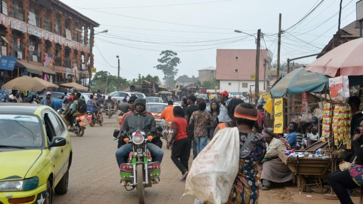 V Kamerunu je svoje domove zaradi terorističnih napadov zapustilo okoli 270.000 ljudi