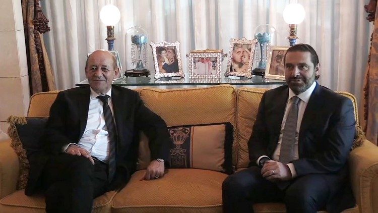 Rencontre entre le Premier ministre libanais démissionnaire Saad Hariri, et le ministre français des Affaires étrangères, Jean-Yves Le Drian, jeudi, à Riyad.