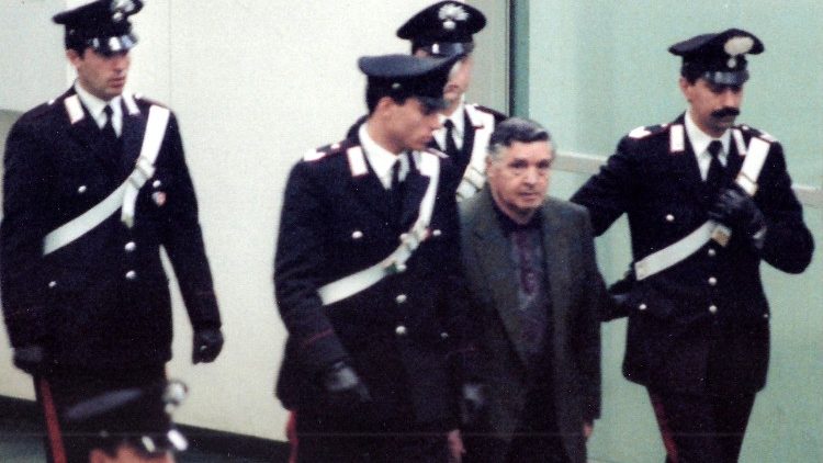 1993: Mafia-Boss Toto Riina vor Gericht in Palermo