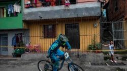 cycling-colombia-downhill-race-1511130203616.jpg