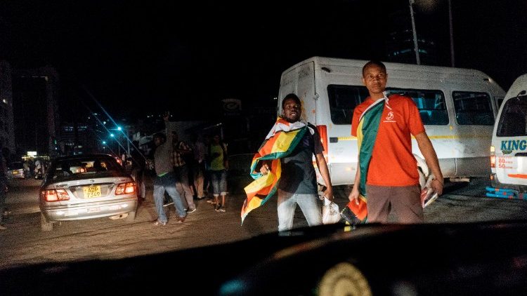 Spontane Feiern in den Straßen von Harare