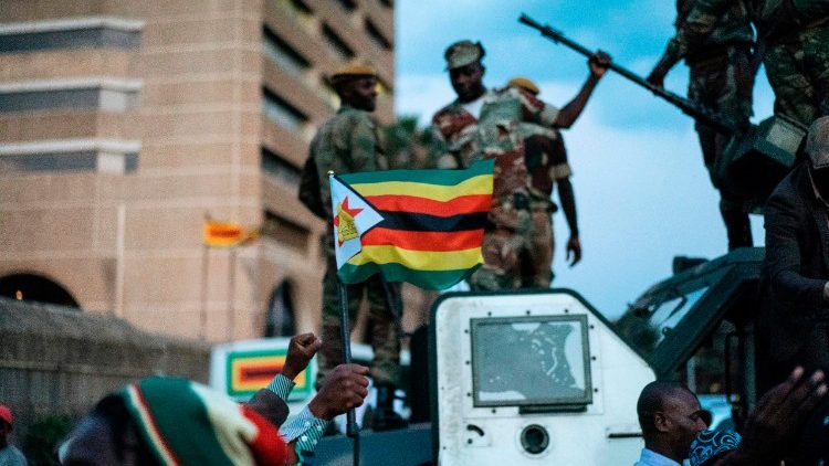 Spontane Demo in Harare nach Mugabes Rücktritt