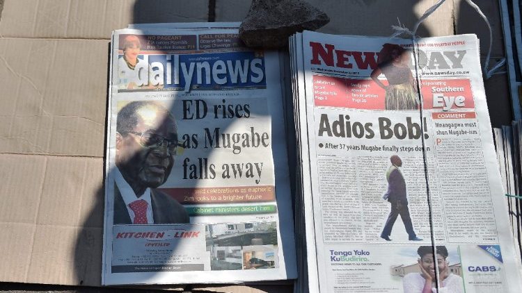 Zeitungen berichten von Mugabes Rücktritt