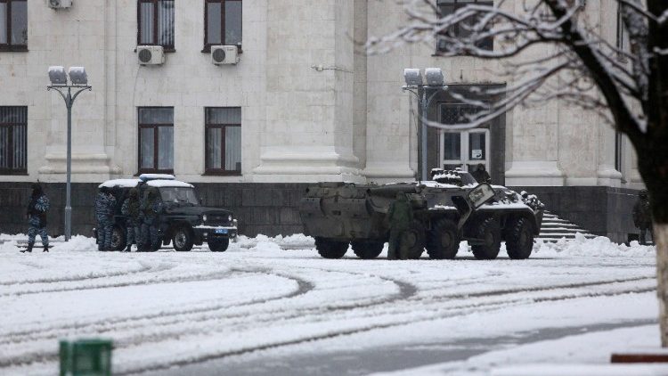 Military blocking access to government buildings in rebel-held Lugansk. 22 November 2017