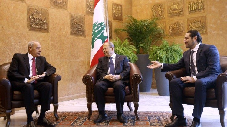 Hat in der Krise um den Premierminister vermittelt: Michel Aoun (l)