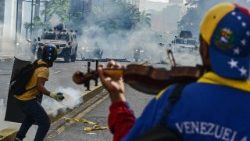 venezuela-crisis-opposition-protest-afp-pictu-1511797574744.jpg