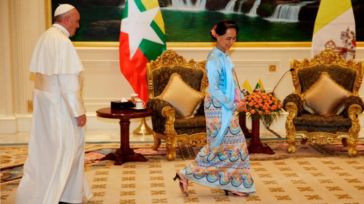 Encontro do Papa com Aung San Suu Kyi.