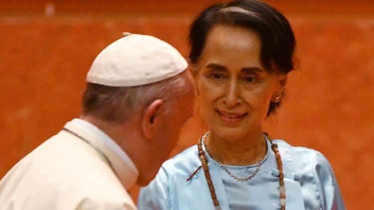 Begegnung in Myanmar: Franziskus und Aung San Suu Kyi