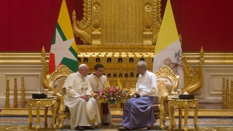 Der Papst im Gespräch mit dem Präsidenten von Myanmar