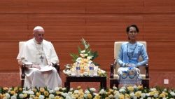 myanmar-vatican-religion-pope-1511870765517.jpg