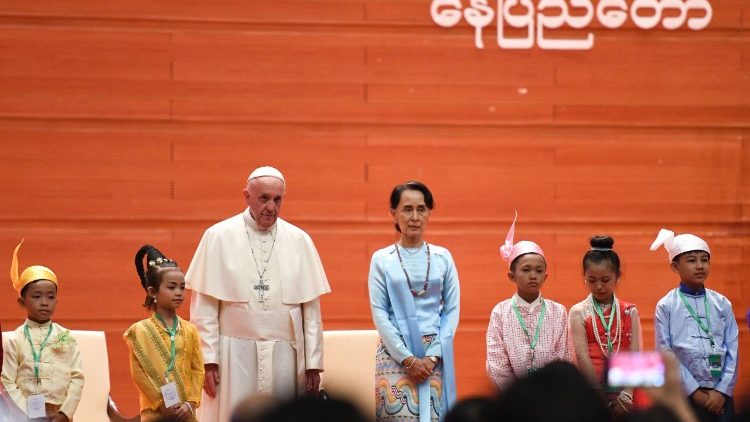 MYANMAR-VATICAN-RELIGION-POPE
