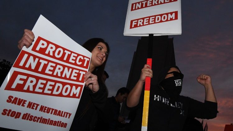 Protestors in US call for retention of net neutrality protections