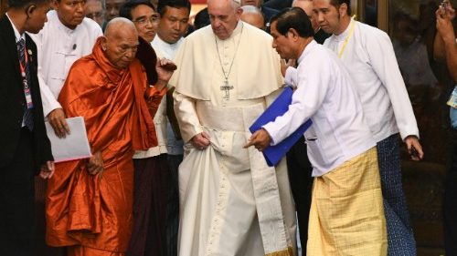 Encuentro del Papa con el consejo de monjes budistas