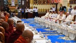 myanmar-vatican-religion-pope-1511951465664.jpg
