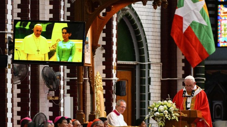 Pope Francis celebrates Mass for young people on his final day in Myanmar