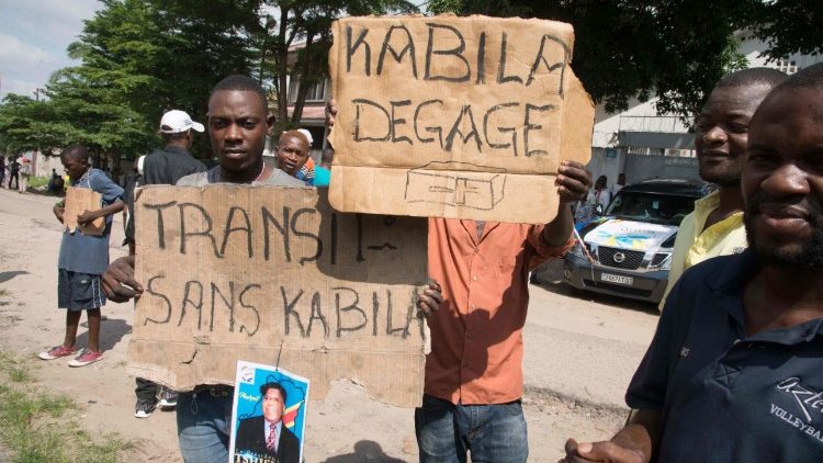Protest gegen den Präsidenten, der nicht von der Macht lassen will: DR Kongo