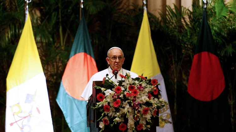 Pope Francis addresses authorities, civil soceity and diplomats in Dhaka