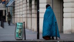 topshot-france-poverty-homeless-1512065473455.jpg