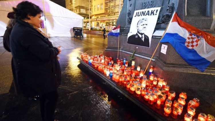 Kerzen für den Selbstmörder Praljak, in Kroatien