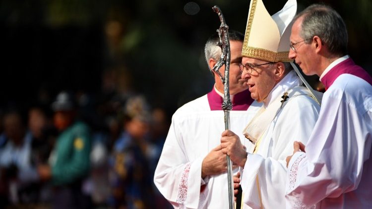 Der Papst während der Messe in Dhaka