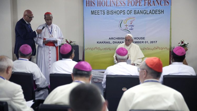 Der Papst mit den Bischöfen von Bangladesch
