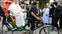 bangladesh-vatican-religion-pope-1512130573687.jpg