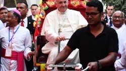 bangladesh-vatican-religion-pope-1512137167779.jpg