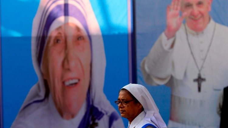 Ein Plakat in Dhaka/Bangladesch zeigt Mutter Teresa und Papst Franziskus