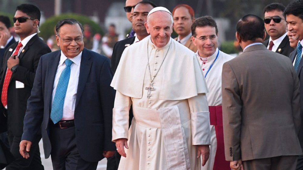 Pri apoštolskej návšteve pápeža Františka v Bangladéši (2. dec. 2017)