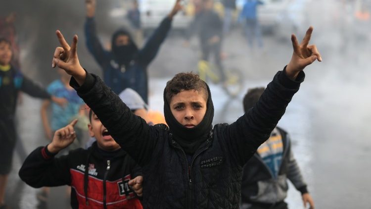 De jeunes Palestiniens lors d'une manifestation contre la décision du président américain, le 7 décembre 2017.