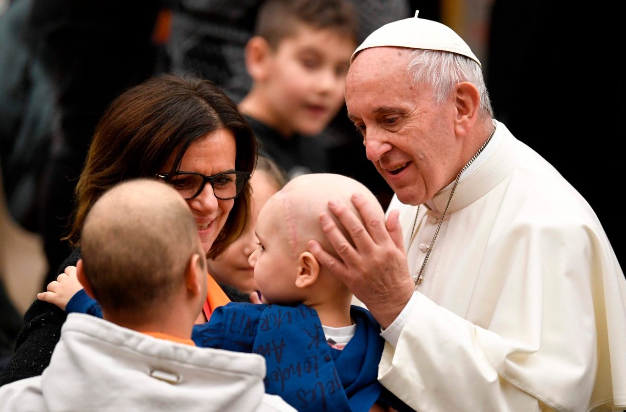 Papa: grazie per l’albero e il presepe, segni della vicinanza di dio - vatican news